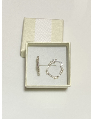 Pendientes pequeñas con diseño de alambre de púas Plata925